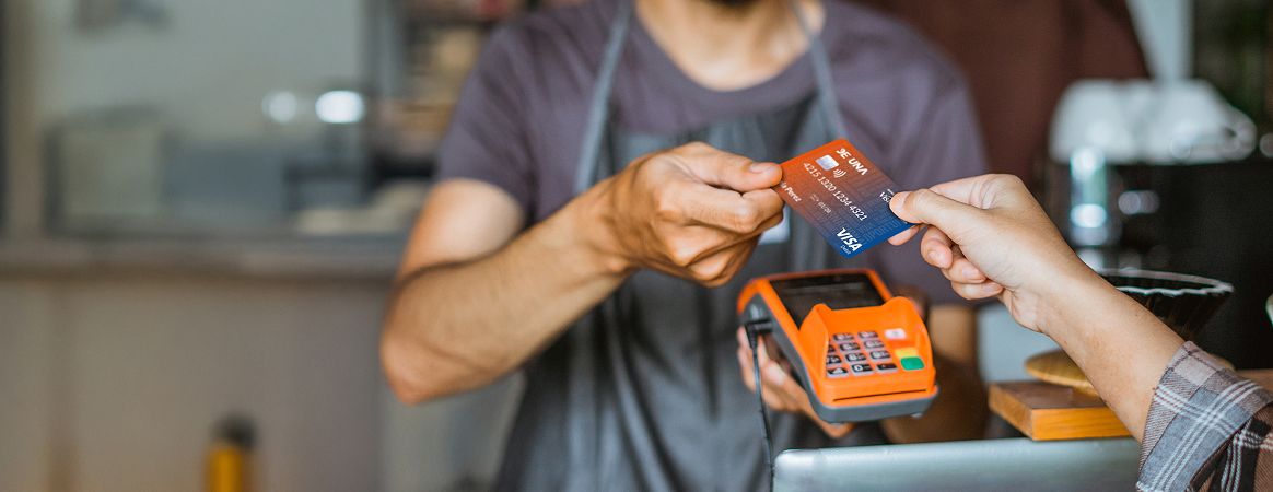 Tarjeta de débito Ecuador | Banco VisionFund Tarjeta de débito en Ecuador. Acceso inmediato a tu dinero con Banco VisionFund BVF Efectiva.